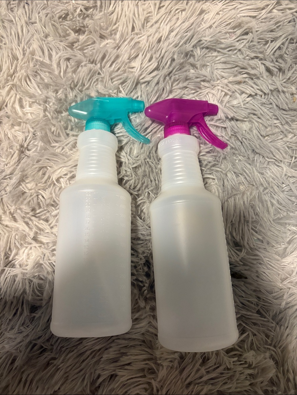 Multi-Pack White Empty Spray Bottles with Teal and Magenta Nozzles
